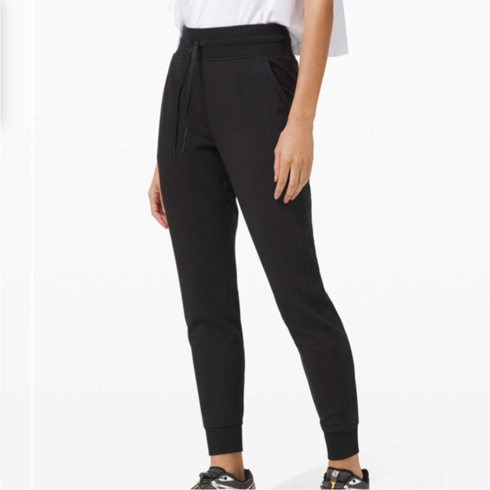 Lululemon Athletica Warm Down Jogger Soft Modal in Black. Size 4.